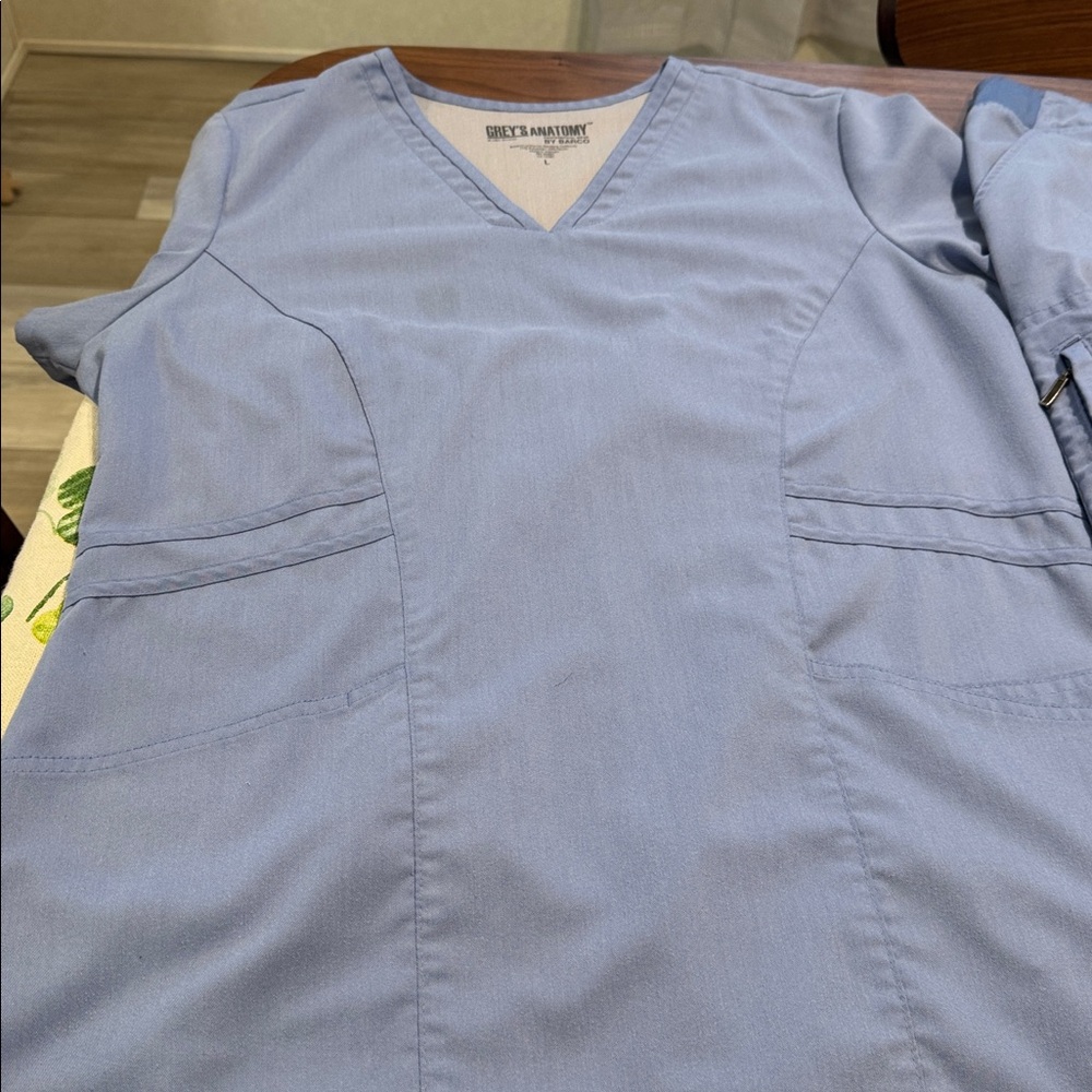 Grey’s Anatomy scrub set - Picture 2 of 7